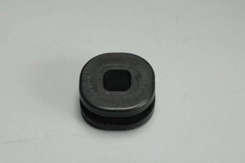 E0322 - Mugen Radio box grommet (1)